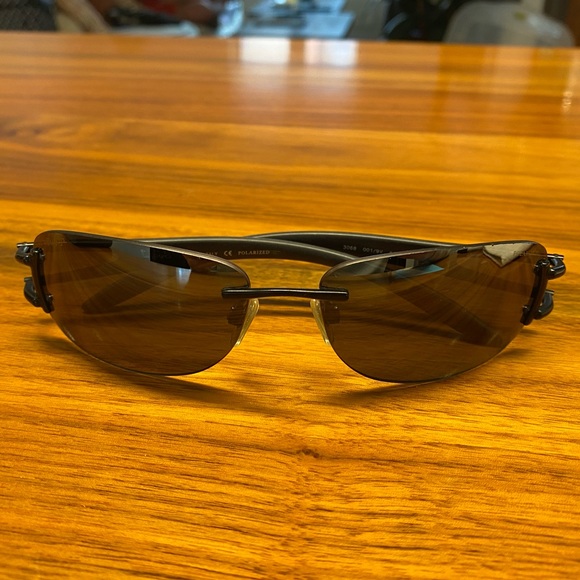 Revo polarized sunglasses with case - Picture 3 of 14